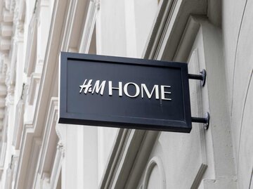 H&M Home Shop Logo | © Adobe Stock/JHVEPhoto