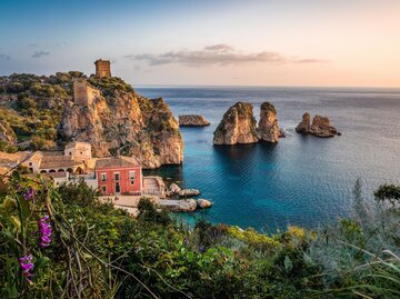 Blick auf eine Bucht in Sizilien | © Unsplash/Samuel Ferrara 