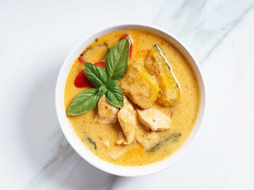 Currysuppe mit Hähnchen | © Getty Images/SherSor