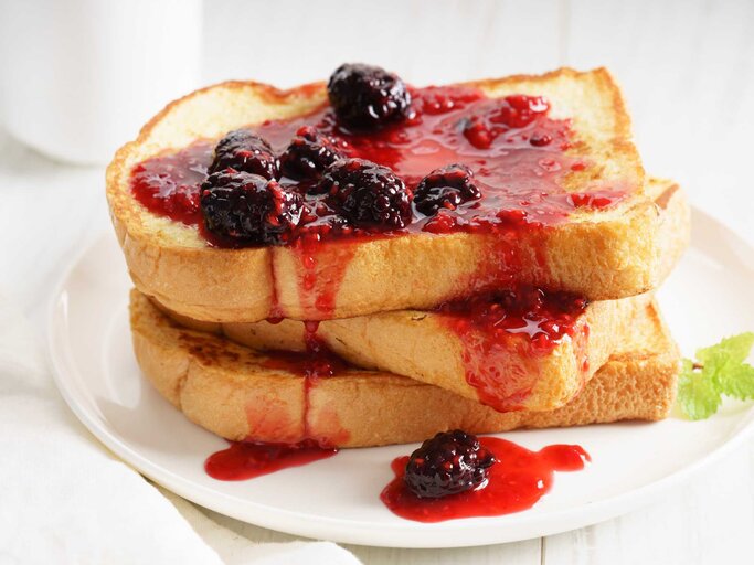 French Toast mit Marmelade | © Getty Images/SherSor