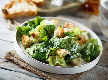 Salat mit Parmesan und Croutons | © Getty Images/Mariha-kitchen