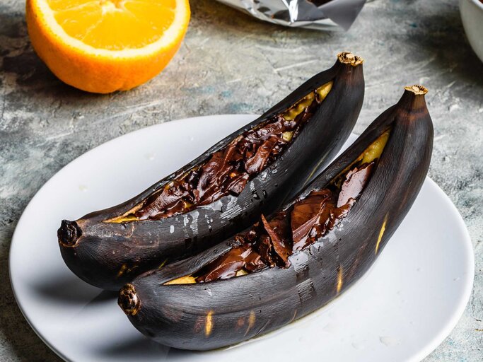 Perfektes Grill-Dessert: Gegrillte Schoko-Bananen