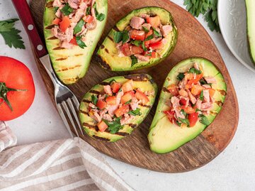 Gegrillte Avocado | © Getty Images/Svetlana Monyakova