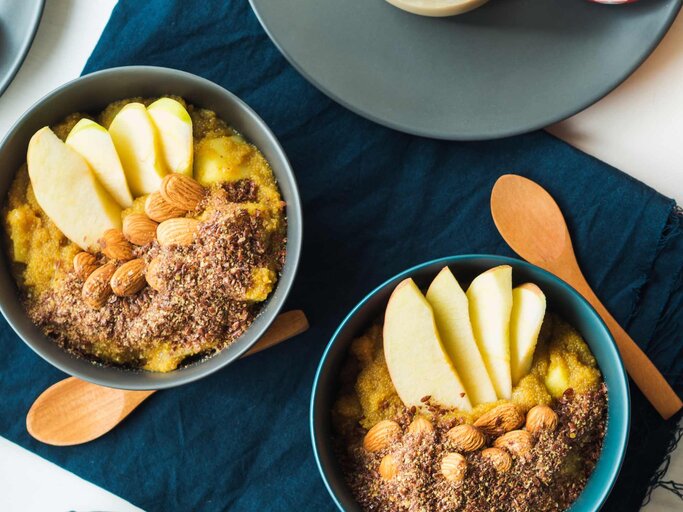 Ayurvedisches Porridge mit Kurkuma | © Getty Images/tenkende