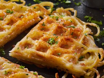 Waffeln aus Spaghetti gebacken | © Getty Images/LauriPatterson