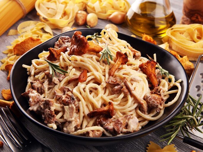 Ein Teller Tagliatelle mit Pfifferlingen | © Getty Images/beats3