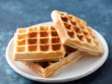 Lecker aussehende Waffeln mit Skyr | © Getty Images/Arx0nt