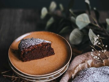 Ein Stück Schokokuchen auf einem Teller | © unsplash/gaellemarcel