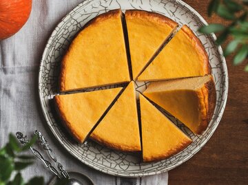 Kürbis Käsekuchen von oben fotografiert | © Getty Images/Pronina Marina