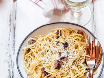 Ein Teller Spaghetti Carbonara | © Getty Images/Westend61