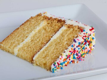 Ein Stück Vanillekuchen mit Streuseln | © Getty Images/CLFortin