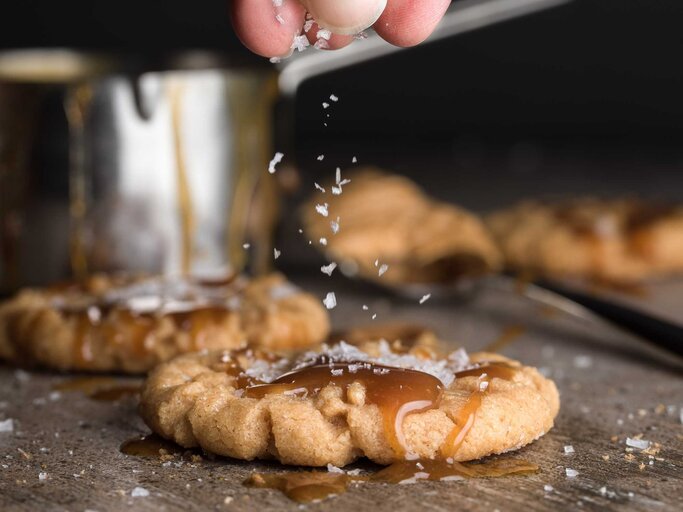 Keks mit Karamell | © Getty Images/Michelle