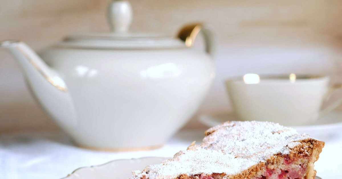 Köstlicher Low Carb Genuss: Zitronenkuchen mit Mandeln und Johannisbeeren