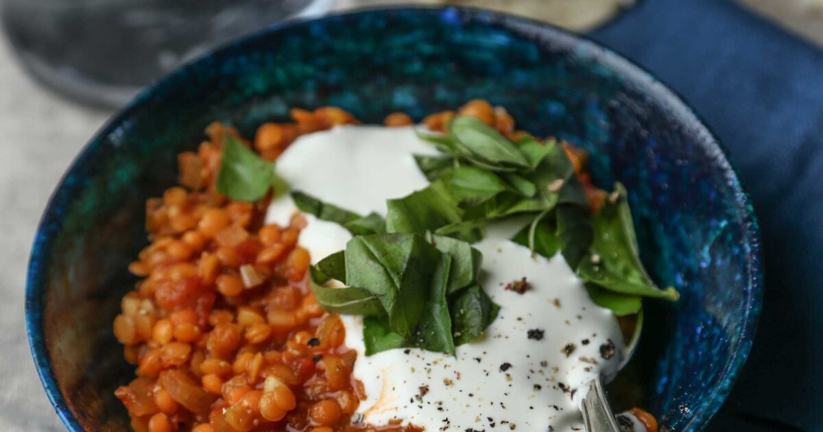 Indischer Klassiker: Rezept für cremig-würziges Rote Linsen Dal
