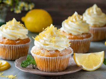 Zitronen Cupcakes | © Adobe Stock/b13 mit KI generiert 