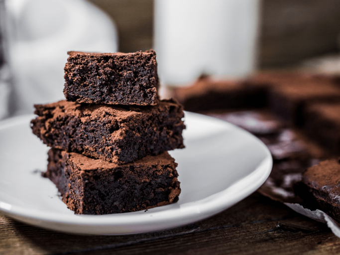 Brownies auf Teller | © Getty Images/Westend61