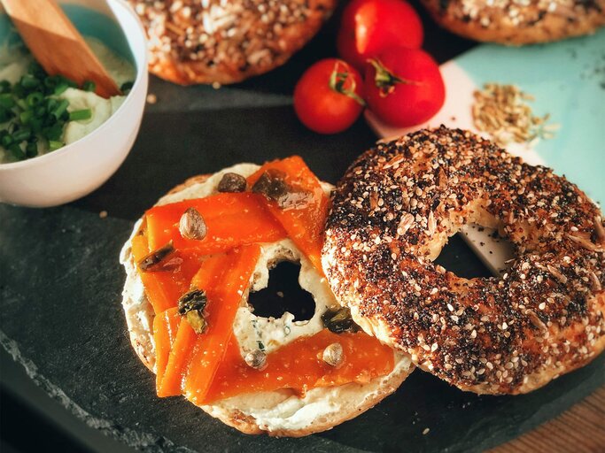 Veganer Lachs auf Bagel | © Getty Images/Big Cat Corp - Stock Services
