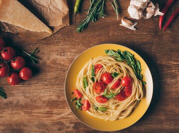 Nudeln mit Tomaten und Rucola | © LightField Studios/Shutterstock.com