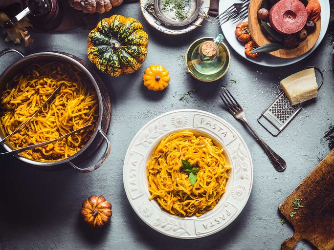 Pasta mit Kürbispesto | © Getty Images/VICUSCHKA