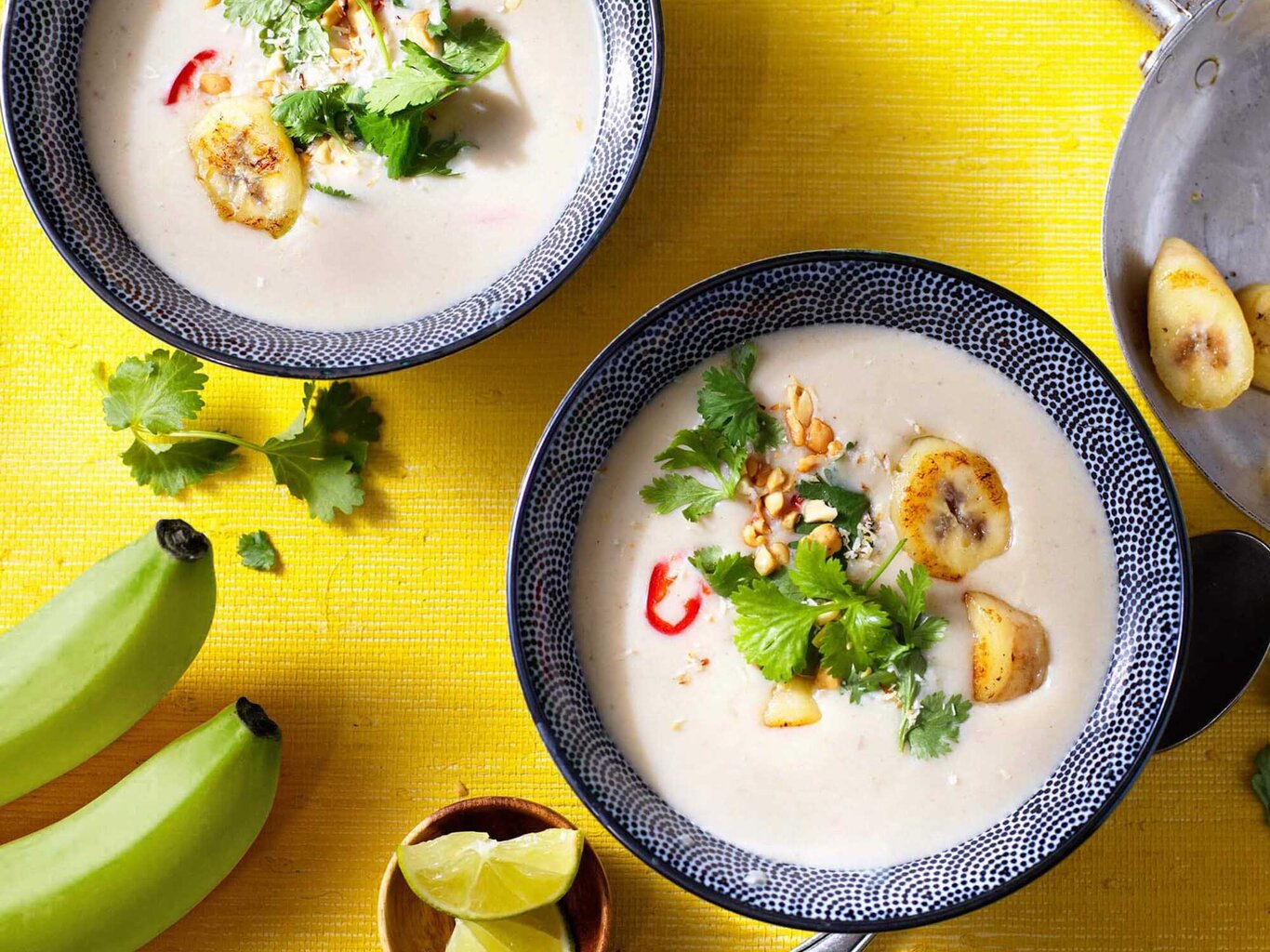 Schnelle Thai-Curry-Kokos-Suppe mit Bananen