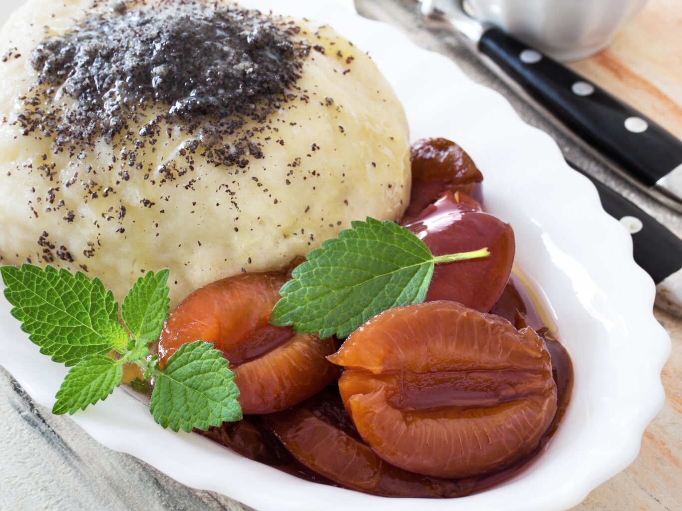 Original Rezept aus Österreich: Germknödel mit Pflaumenmus-Füllung