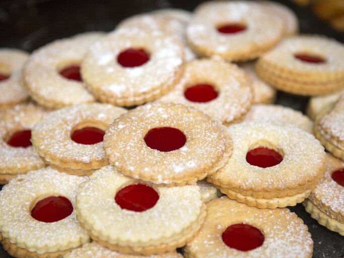 Plätzchen-Zauber: Das traditionelle Rezept für himmlische Engelsaugen!