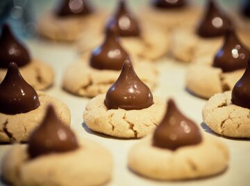 Nougatknöpfle auf dem Backblech | © Getty Images/ Rebecca Smith