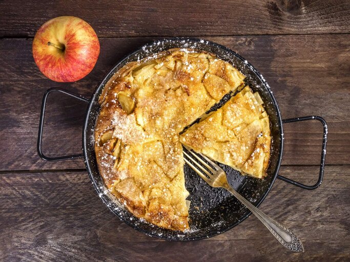 Apfelkuchen in der Pfanne | © Getty Images/Plateresca