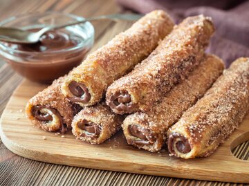 Leckere French Toast Rolls mit Nutella übereinander gestapelt | © Getty Images/AlexPro9500