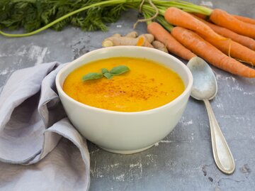 Karotten-Ingwer-Suppe | © Getty Images/Larissa Veronesi