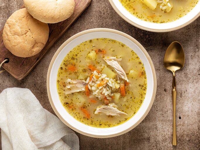 Italienische Pastina Suppe | © Getty Images/Olga Mazyarkina