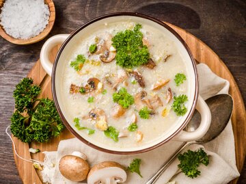 Pilzsuppe von oben | © Adobe Stock/Fischer Food Design