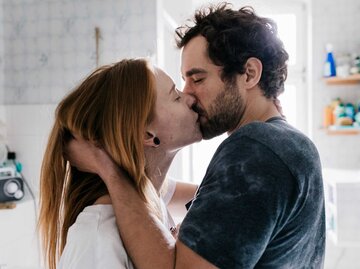 Exfreund küsst eine andere | © Getty Images/Willie B. Thomas