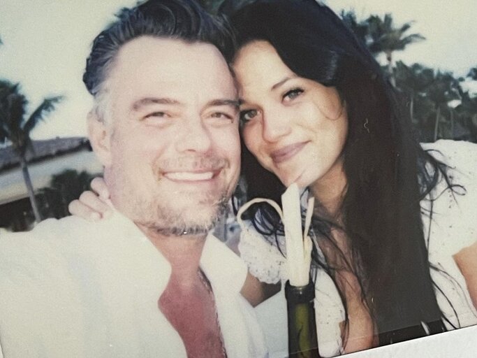 Josh Duhamel und Audra Mari sind verlobt | © Instagram @audramari