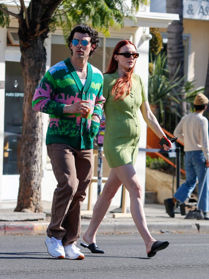 Sophie Turner und Joe Jonas bei einem Spaziergang in Los Angeles | © gettyimages.de /  BG005/Bauer-Griffin