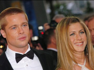 Jennifer Aniston und Brad Pitt aus ihrer Zeit als Paar | © gettyimages.de / 	Pool CATARINA/DEROUBAIX /