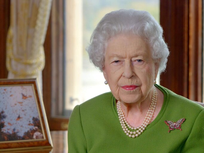 Die Queen mit grünem Oberteil | © Getty Images/Handout
