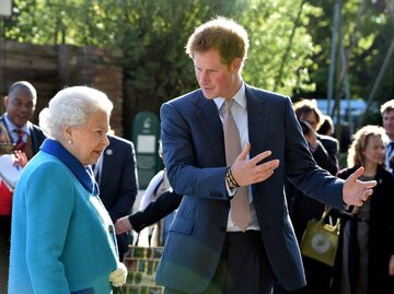 Prinz Harry und Queen Elizabeth | © Getty Images/WPA Pool 