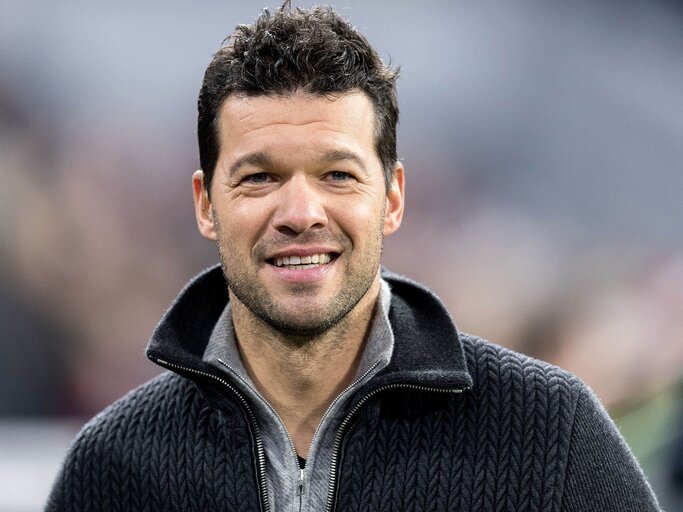 Michael Ballack lächelt | © Getty Images/Boris Streubel 