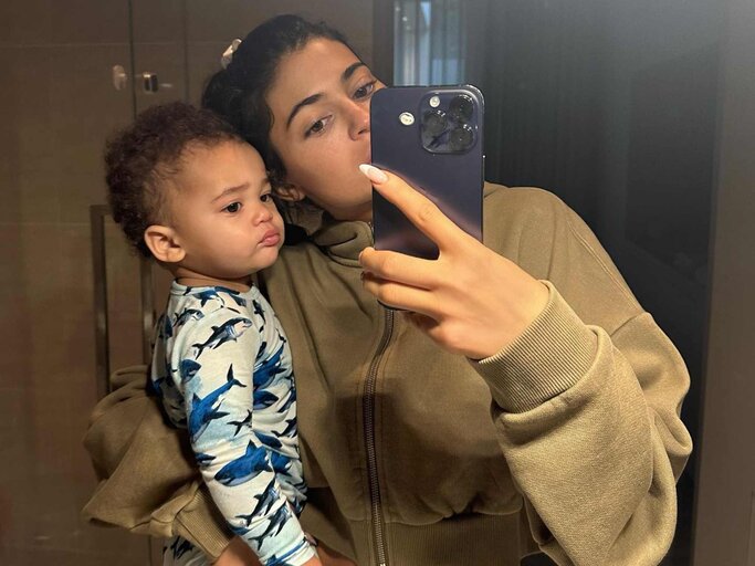 Kylie mit ihrem Sohn Aire | © Instagram @kyliejenner