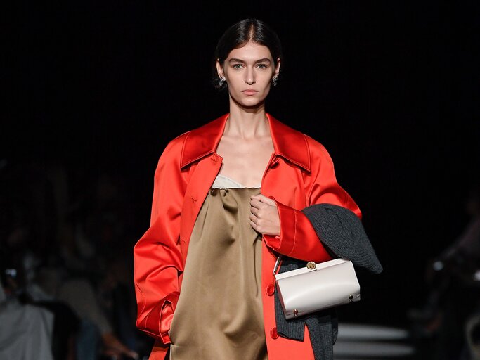Satin-Look aus der Spring/Summer-Kollektion von Altuzarra | © Getty Images/Giovanni Giannoni/WWD