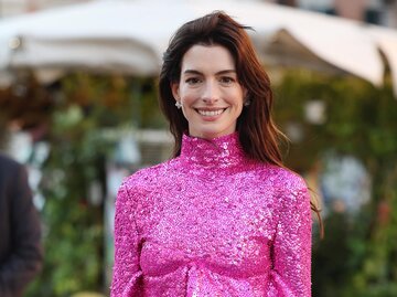 Anne Hathaway in Pink | © Getty Images/Jacopo Raule 