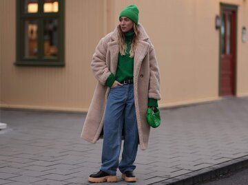 Sonia Lyson in winter-Look mit Bottega Green | © Getty Images/Jeremy Moeller