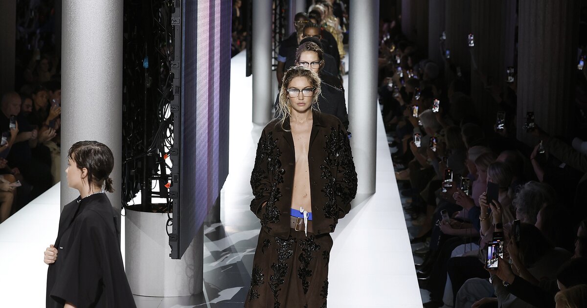 Gesehen auf der Fashion Week: Dieses Accessoire aus den 2000ern feiert ...