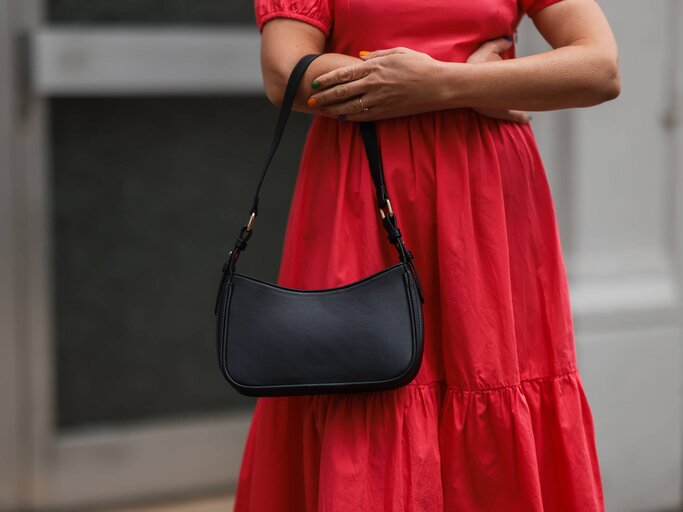 Frau mit rotem Kleid | © Getty Images/Jeremy Möller