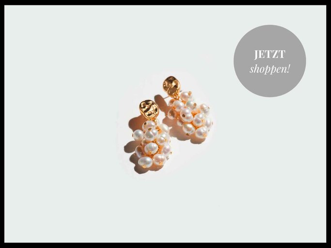 Goldplattierte Ohrringe von H&M mit Anhänger aus Süßwasserperlen  | © H&M