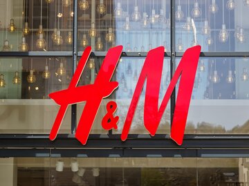H&M Store mit Logo | © AdobeStock/Markus Mainka