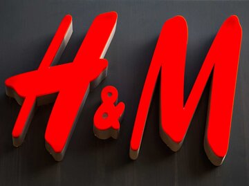 H&M Shop Logo | © Adobe Stock/BGStock72