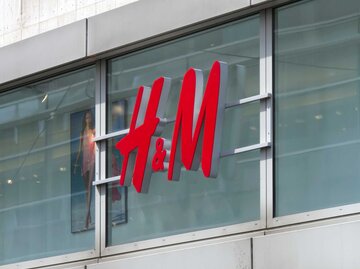 H&M Logo | © Getty Images/eyewave