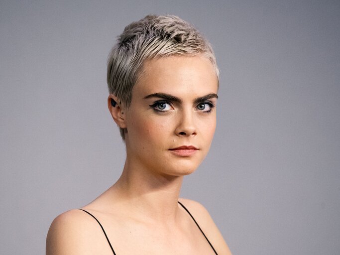 Cara Delevingne Buzz Cut | © Getty Images | Noam Galai